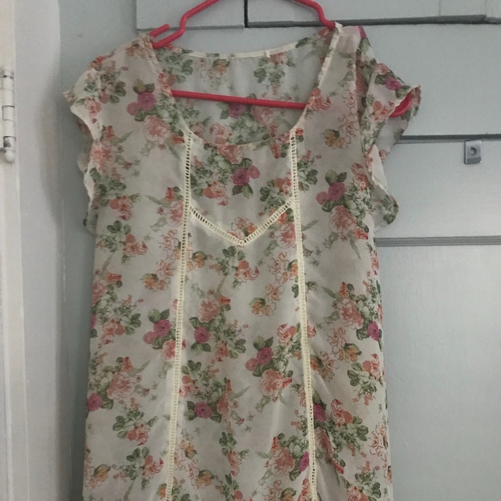 Floral flows top perfect for summer